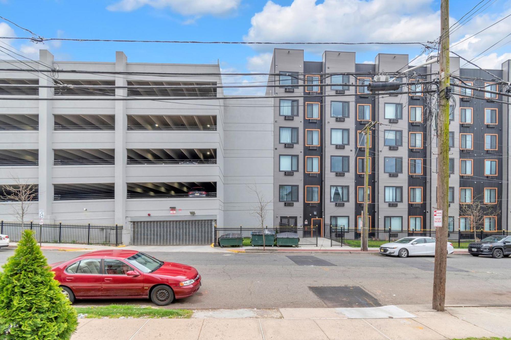 Royal Oasis Indoor Pool, Free Parking, Near Nyc Apartamento Elizabeth Exterior foto
