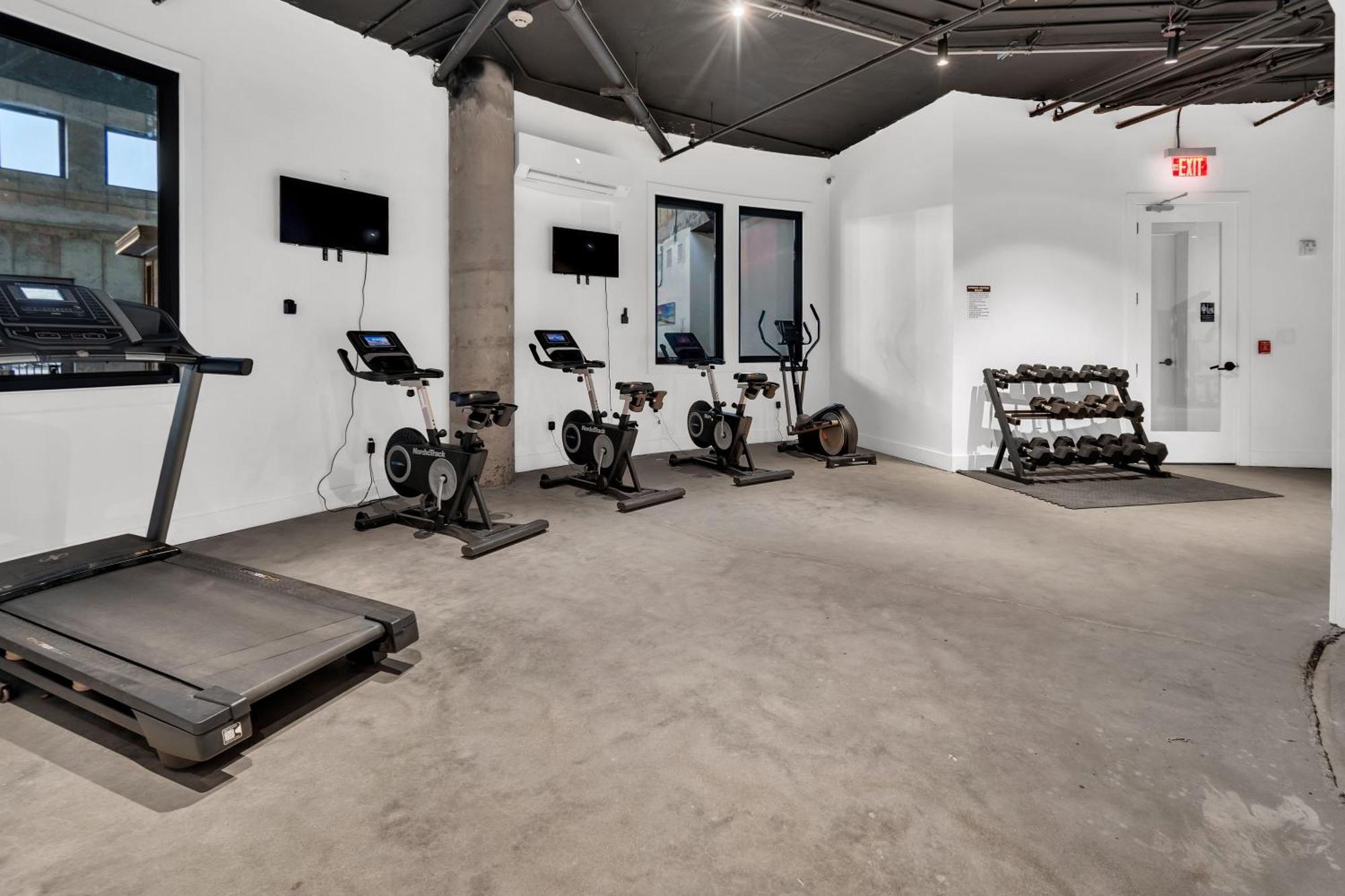 Royal Oasis Indoor Pool, Free Parking, Near Nyc Apartamento Elizabeth Exterior foto